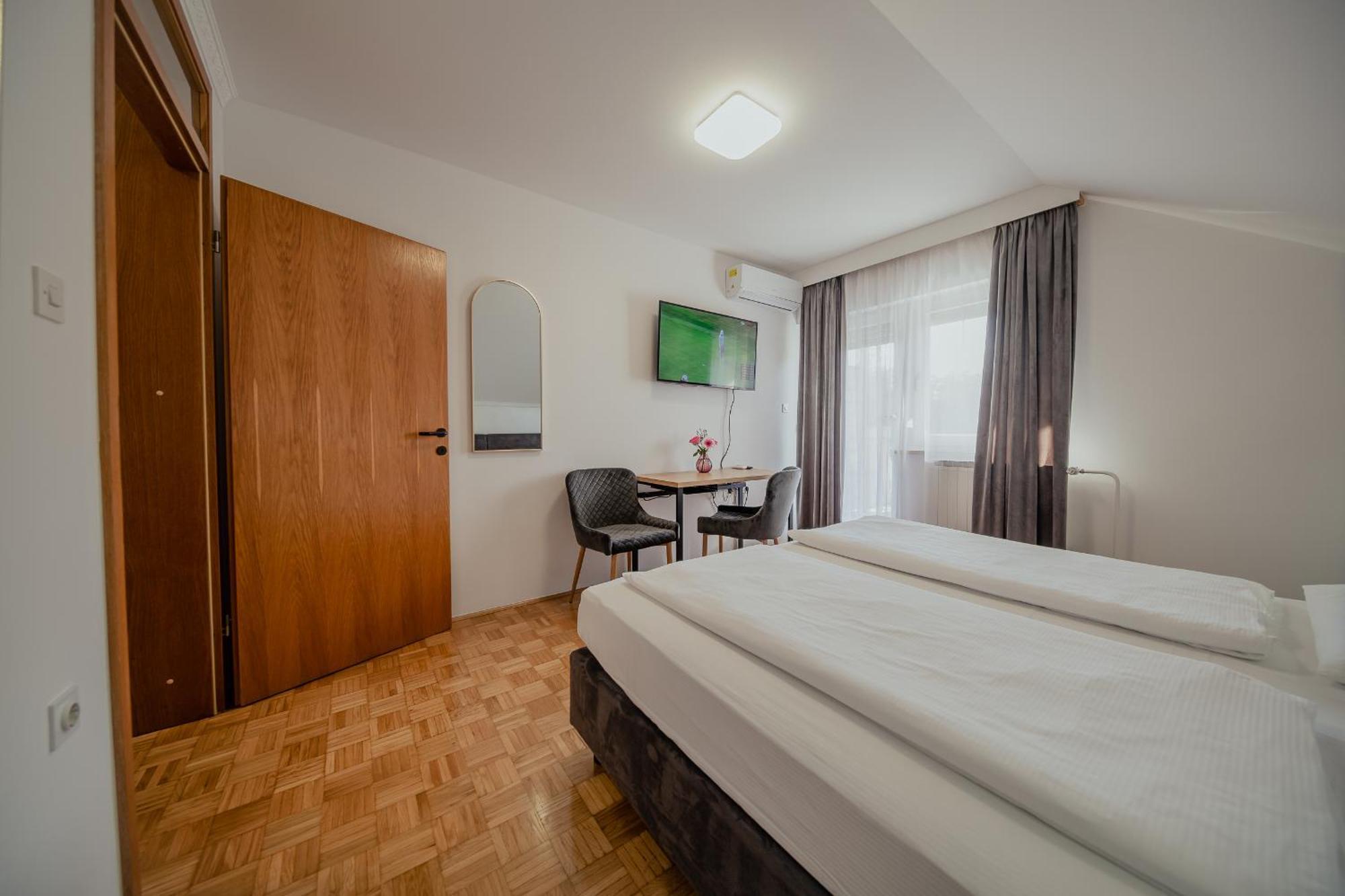 Hotel Maj Inn 摩拉瓦托普利采 外观 照片