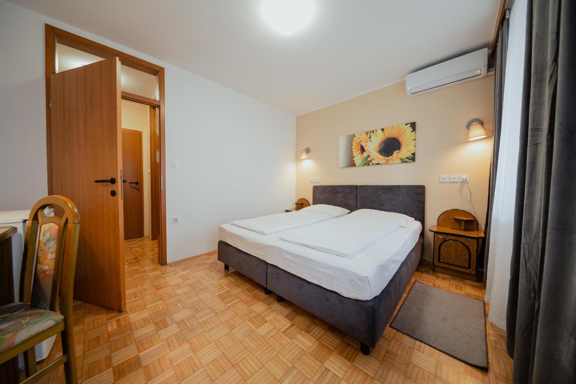 Hotel Maj Inn 摩拉瓦托普利采 外观 照片