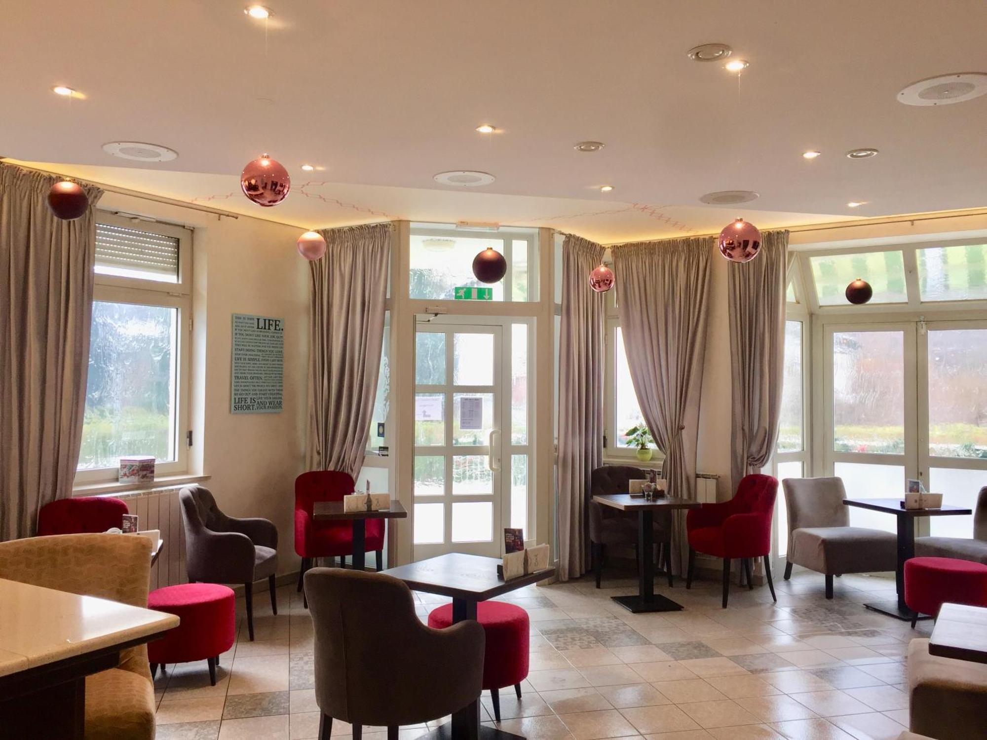 Hotel Maj Inn 摩拉瓦托普利采 外观 照片